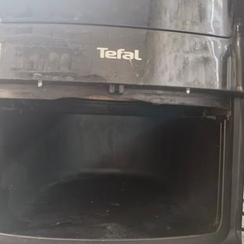 Tefal Airfry Fırının Ön Kısmı Yanıyor ve Dökülüyor