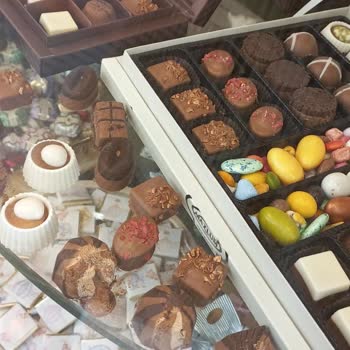 Mazlum Çikolata'da Hayal Kırıklığı: Kaba Tavırlar ve Bozuk Ürünler