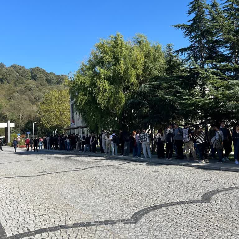 Otobüs Sefer Saatlerindeki Yetersizlik Öğrencileri Mağdur Ediyor