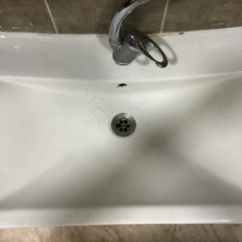 Cerastyle Lavabo Çatlakları: Firma Sorumluluğu Ve Değişim Talebi