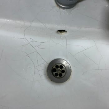 Cerastyle Lavabo Çatlakları: Firma Sorumluluğu Ve Değişim Talebi