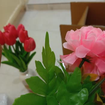 Özensiz Kargo Nedeniyle Zarar Gören Yapay Çiçekler