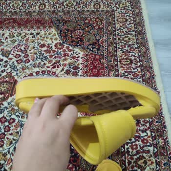 Dayanıklılığı Yetersiz Terlikler Ve İletişim Sorunları