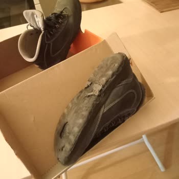 Su Geçirmez Scooter Botlarım Su Aldı, Tabanı Döküldü