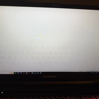 Laptop Klavyesi Ekranda Kalıcı İzler Bırakıyor