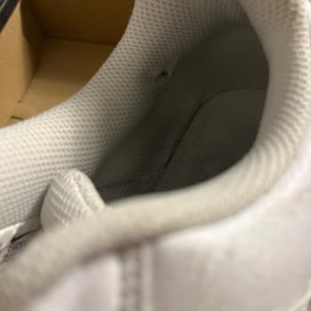 Nike Ayakkabıdaki Üretim Hatası Ve Müşteri Hizmetleri Sorunu