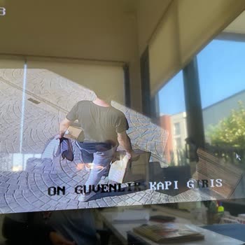 Parçalanmış Ürün Ve İlgisiz Kargo Görevlisi