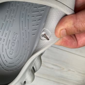 Pahalı Terlikte Hayal Kırıklığı: Crocs Echo Clog Sorunu