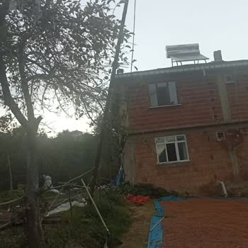 Tehlike Saçan Eğik Elektrik Direği İçin YEDAŞ'a Sesleniş