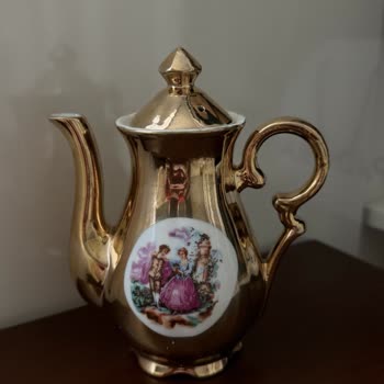 Kargo Sırasında Kırılan Antika Çay Seti