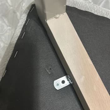 Yanlış Renk Ve Eksik Parçalarla Gelen Mobilya Sorunu