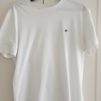 Gant Kıyafette Beklenmedik Delik Ve Yetersiz Müşteri Hizmetleri