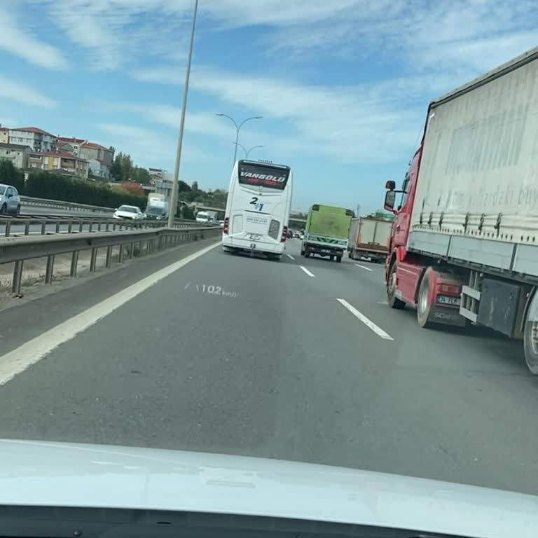 Trafik Kurallarını İhlal Eden Otobüs Şoförü