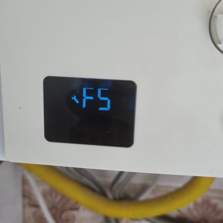 Vaillant Heiztherme F5 Fehler 1,5 Monate ohne Lösung trotz Kabelwechsel