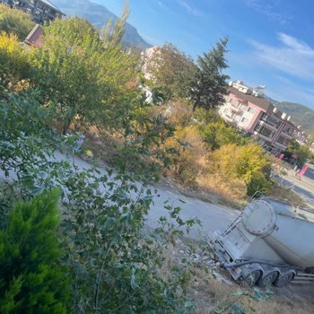 Edremit'te Yol Sorunu: Kapalı Yol Ve Güvenlik Tehlikesi