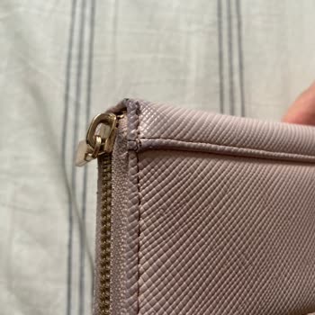 Guess Cüzdanın Boyası Attı Ve Rengi Değişti