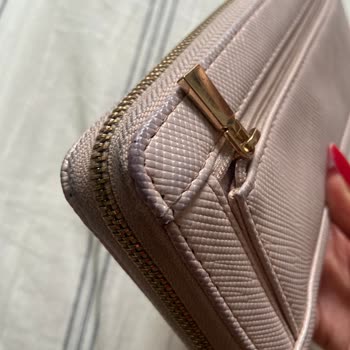 Guess Cüzdanın Boyası Attı Ve Rengi Değişti