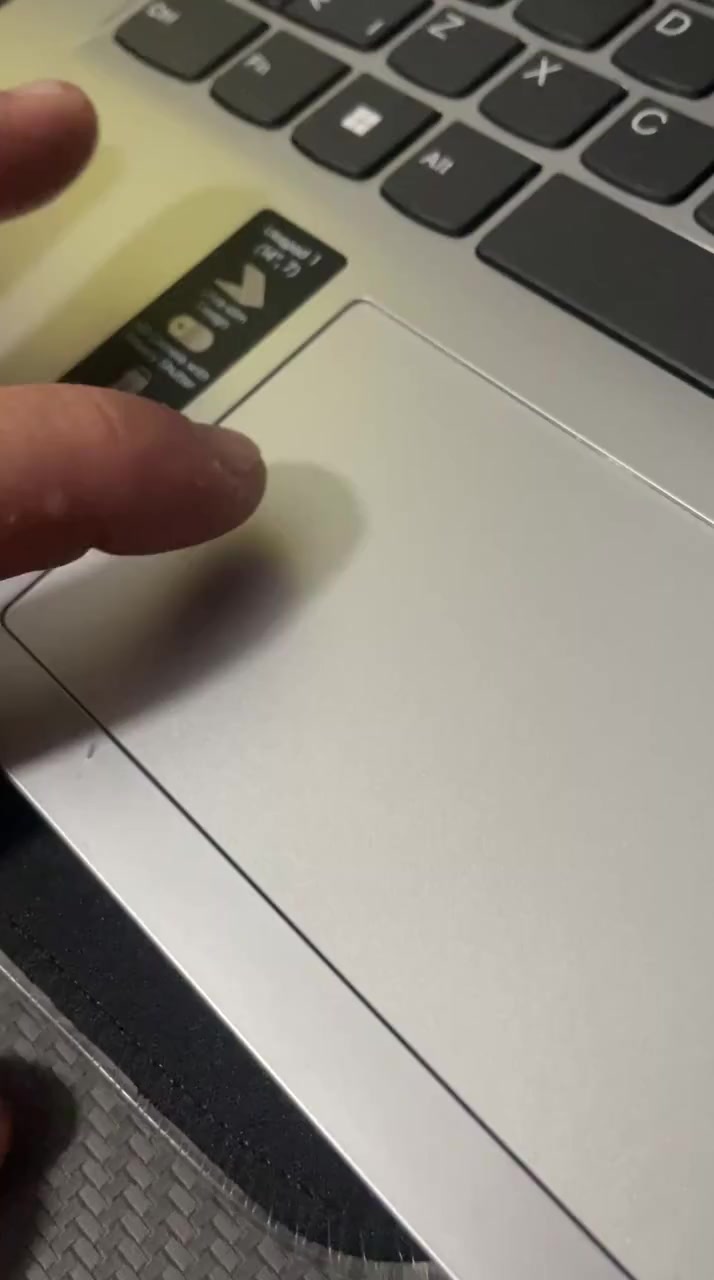 Trendyol Laptop mit Mängeln erhalten, Touchpad locker und Displayfehler Videovorschaubild