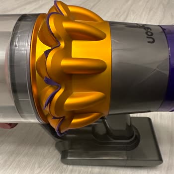 Dyson V15 Süpürgemin Mor Silikonları Dökülüyor