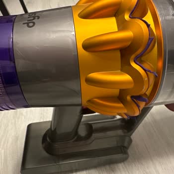 Dyson V15 Süpürgemin Mor Silikonları Dökülüyor