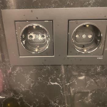 Panasonic Electric Works Siyah Prizlerin Boyası Neden Çıkıyor?