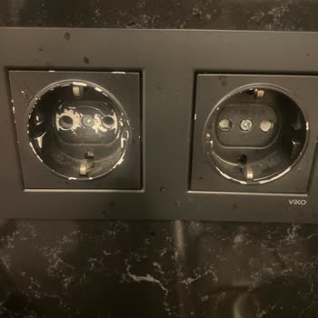 Panasonic Electric Works Siyah Prizlerin Boyası Neden Çıkıyor?