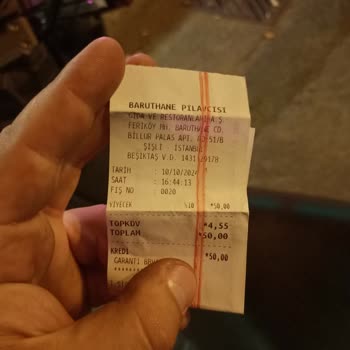 Baruthane Pilavcısı'nda Hayal Kırıklığı: Bozuk Pilav Ve Kötü Hizmet