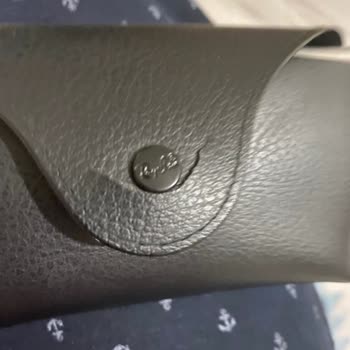 Rayban Gözlük Kılıfı Yırtıldı, Değişim Yapılmadı