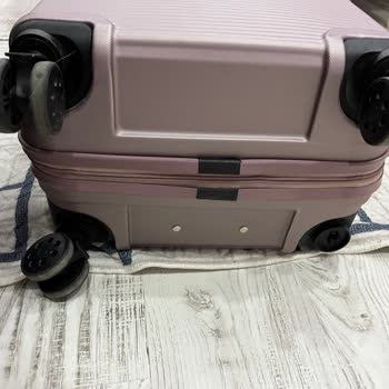 SunExpress Damaged My Suitcase – Wheels Broken Off After Flight