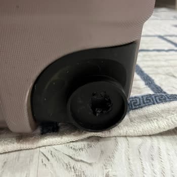 SunExpress Damaged My Suitcase – Wheels Broken Off After Flight