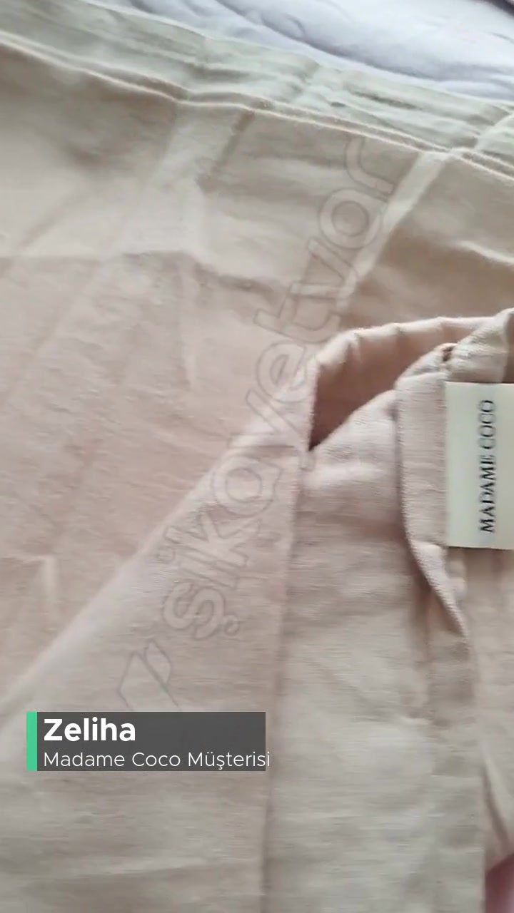 Memnun Kalmadım Madame Coco Üzgünüm videonun kapak resmi