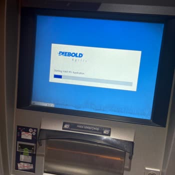 ATM'de Yutulan Kart Ve Paranın Geri Dönüşü Bekleniyor