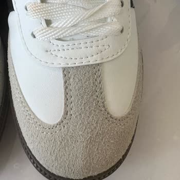 Kusurlu Ayakkabılar Ve İletişim Sorunlarıyla Mücadele