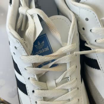 Kusurlu Ayakkabılar Ve İletişim Sorunlarıyla Mücadele