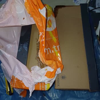 FLO'dan Aldığım Ayakkabı Çamaşır Suyuna Maruz Kaldı