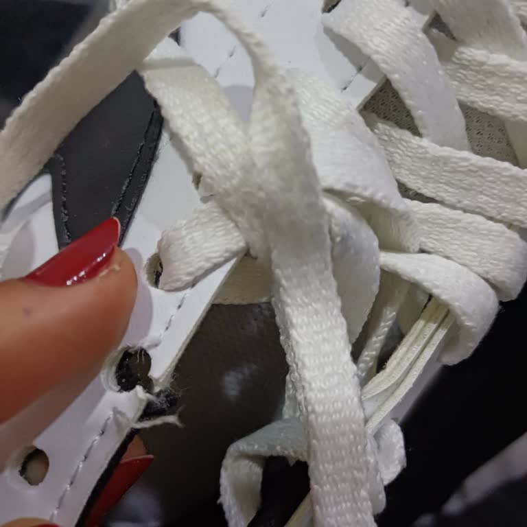 She Shoes Ayakkabı Yırtık Çıktı!