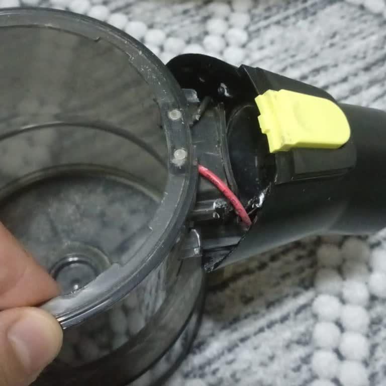 Fakir Süpürgemin Toz Haznesi Kırıldı Ve Garanti Dışı Kaldı