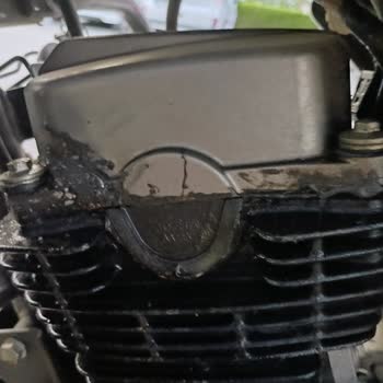 Hero X Pulse 200'de Kronik Yağ Kaçağı Sorunu