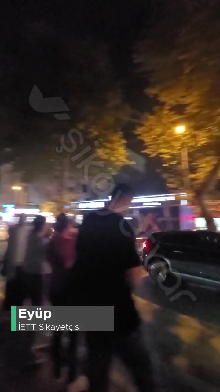 İETT Otobüs Gelmiyor, İnsanlar Beklemek Zorunda Değil! videonun kapak resmi
