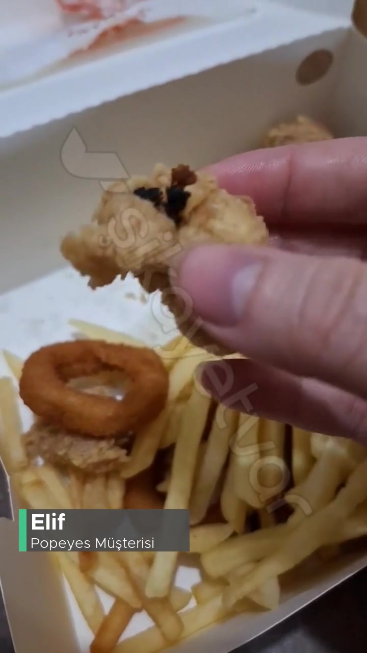 Popeyes Tavuktan Çıkan Siyah Kara Böcek Yapışmış Gibi Bir Şey! videonun kapak resmi