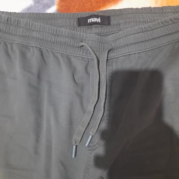 Mavi Pantolonun Dizlerinde Solma Sorunu