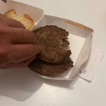 Bayat Ve Soğuk Köfte, McDonald's Antalya'da Hayal Kırıklığı