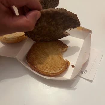 Bayat Ve Soğuk Köfte, McDonald's Antalya'da Hayal Kırıklığı