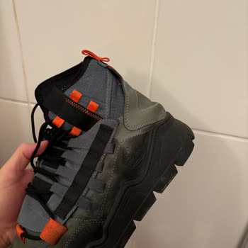 Renk Atan Timberland Botlar Ve İlgisiz Servis