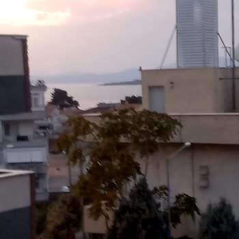 Ayvalık'ta Sağlığı Tehdit Eden Baz İstasyonu Krizi