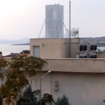 Ayvalık'ta Sağlığı Tehdit Eden Baz İstasyonu Krizi