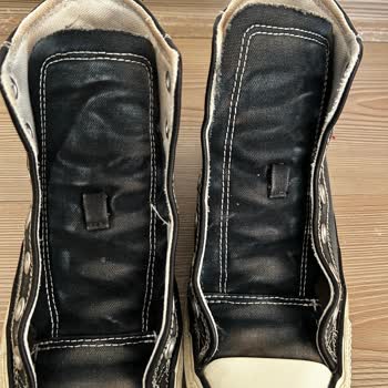 Garanti Süresi Dolmadan Lekelenen Converse Ayakkabılar