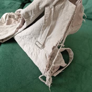 Yıkama Sonrası Paramparça Olan Yelek