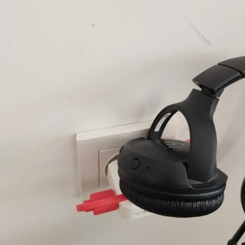 JBL Kulaklığım Şarj Olmuyor Ve Işığı Yanıp Sönmüyor!