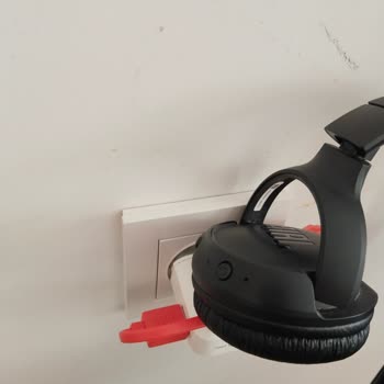 JBL Kulaklığım Şarj Olmuyor Ve Işığı Yanıp Sönmüyor!